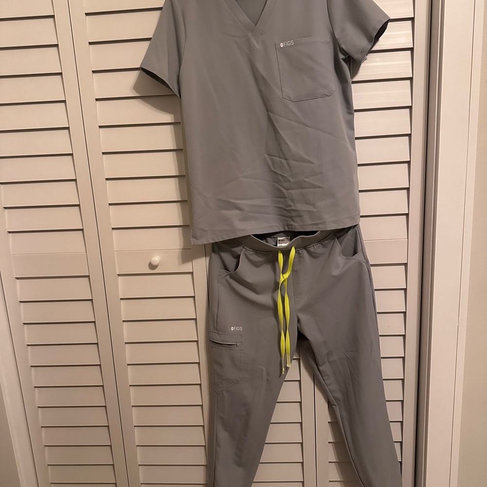 FIGS “Catarin” size M top and “Zamora” high waist size S pant color “Silver Arr”